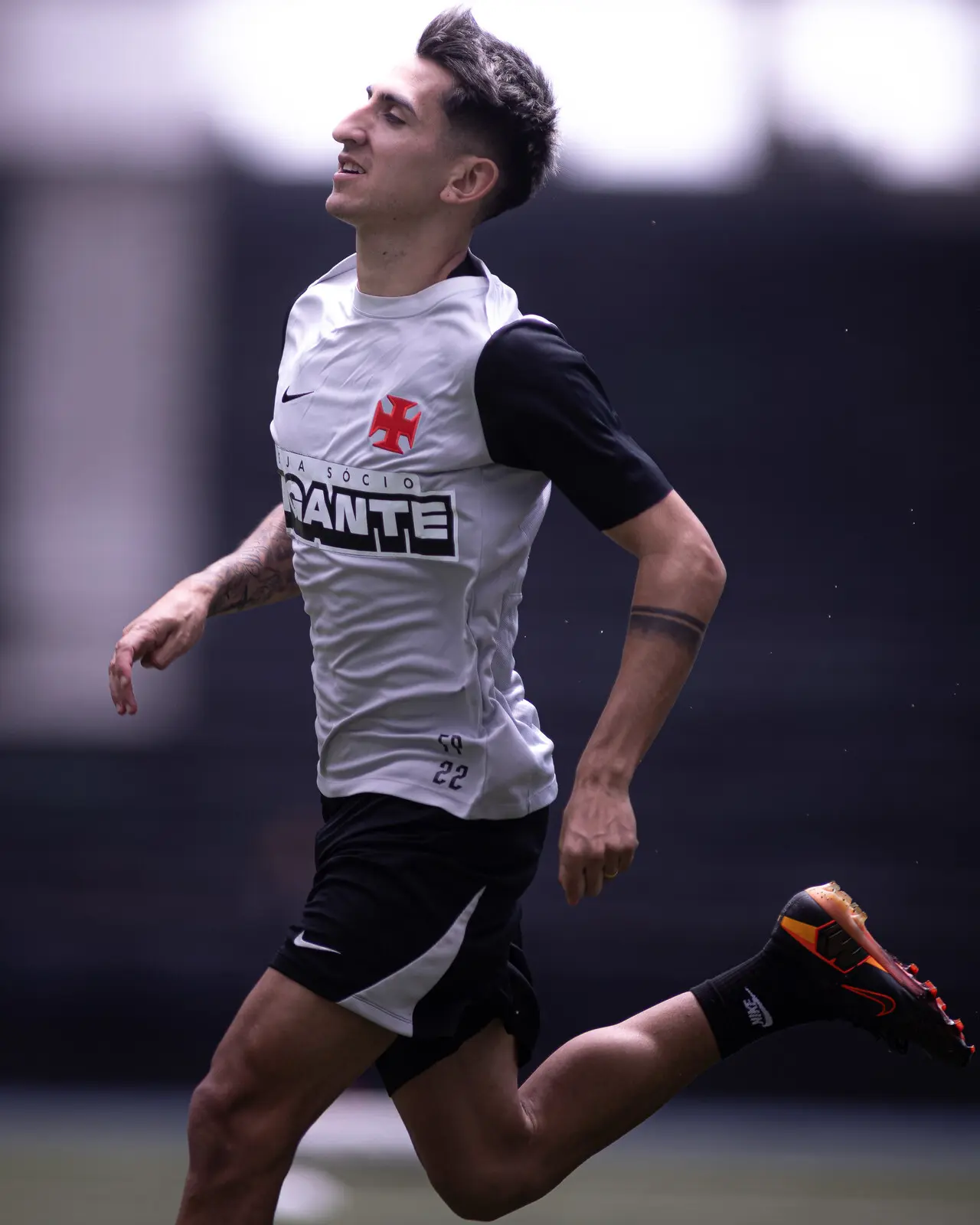 Vasco treina no Estádio Nilton Santos para o Clássico dos Milhões