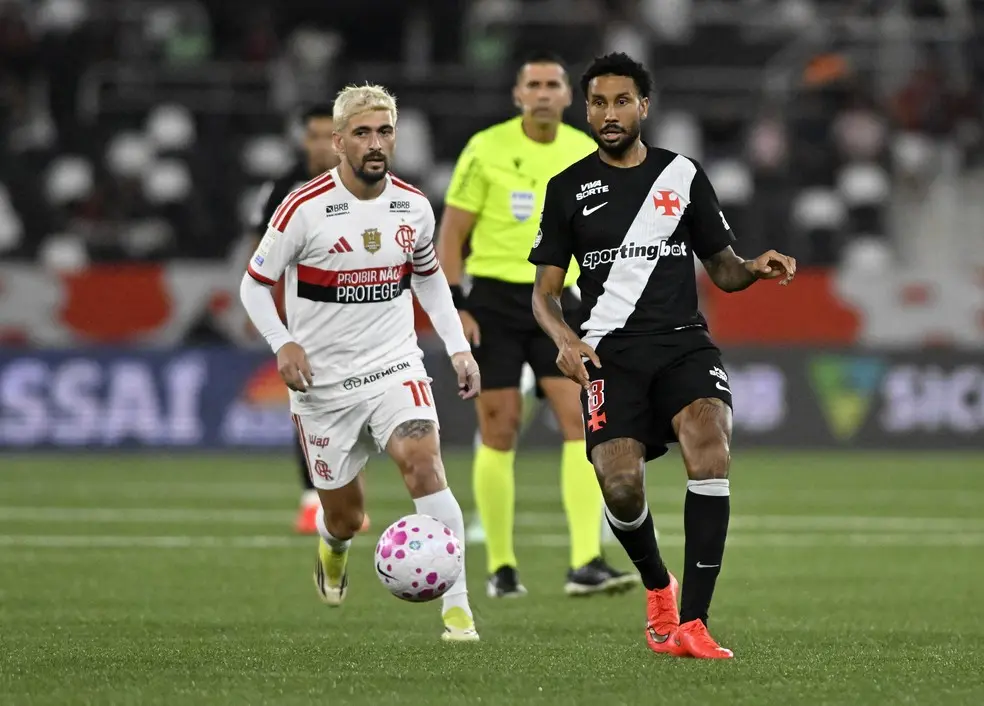 Vasco amarga 11 anos sem vencer o Flamengo no Brasileiro após goleada de 4 a 1
