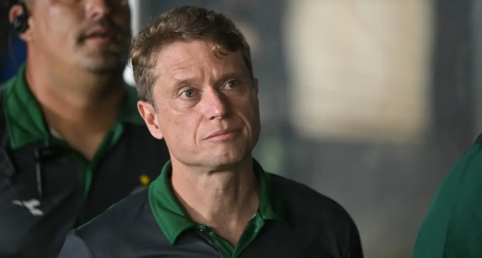 Coritiba demite Fernando Seabra um dia após derrota para o Grêmio
