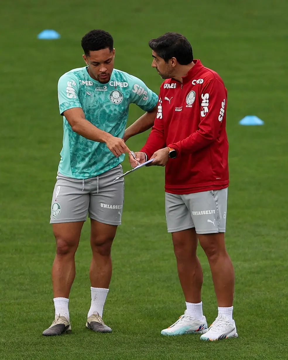 Vitor Roque pode ser titular do Palmeiras contra o Vasco na Copa do Brasil
