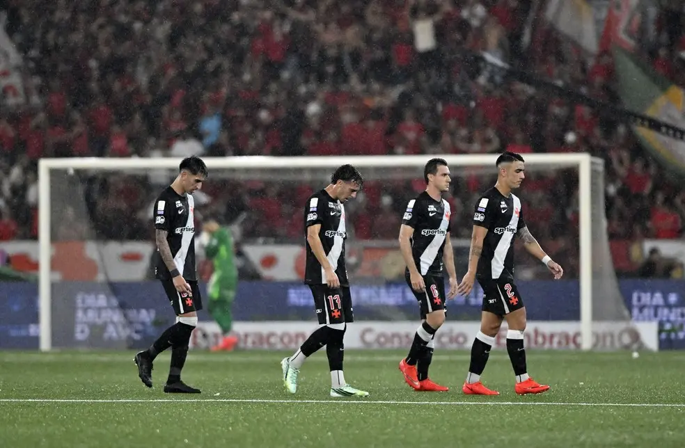 Vasco encerra clássicos de 2026 com goleada e tabu contra o Flamengo
