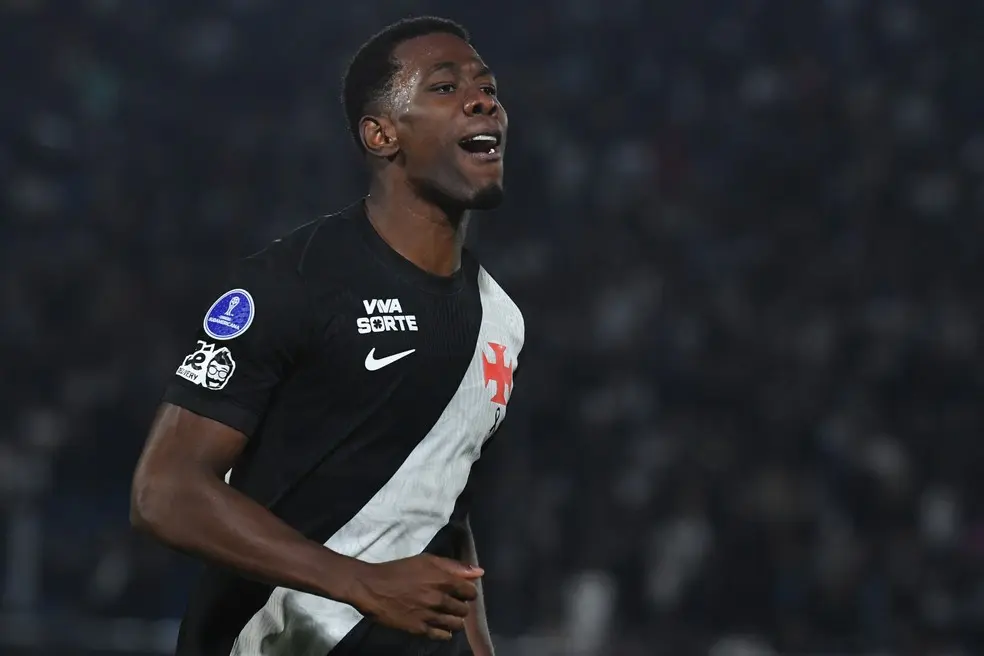 Vasco discute futuro de Cuesta com o Galatasaray após lesão