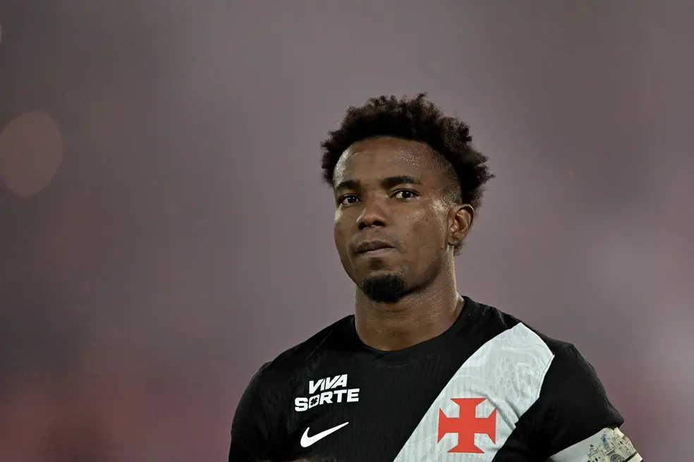 Thiago Mendes acumula desgaste e tem rendimento em queda após 10 jogos seguidos no Vasco